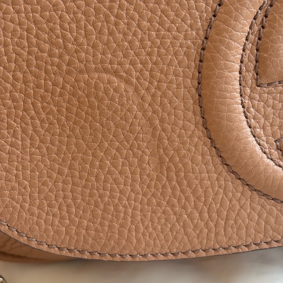 Gucci SoHo Disco GG Crossbody Flap Camelia Beige bag - Picture 5 of 16
